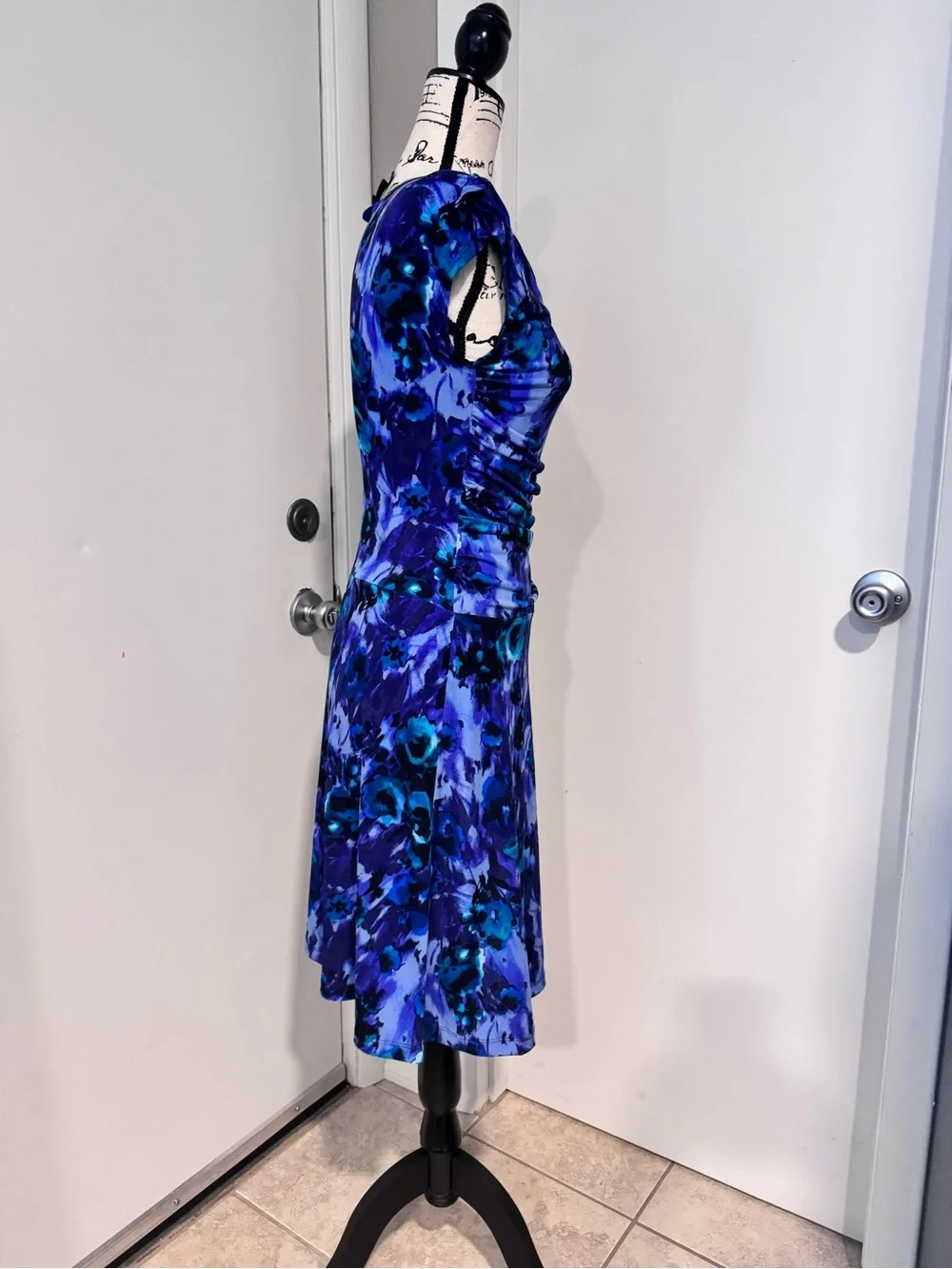 En Focus dress - Picture 2 of 7